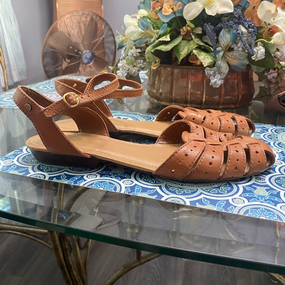 Shoes - Picture 2 of 4